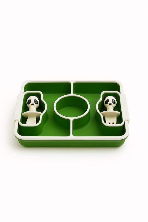 Smart Barnmatsbricka med Sugkoppar och Bestick – Perfekt för Små Äventyrare!